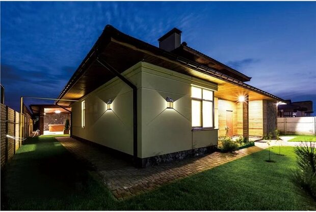 RABI - 4 Stuks - Solar Led wandlamp buiten - Tuinverlichting op zonne-energie - Met Ingebouwde Bewegingssensor - Zwart - 3000K Warm Wit